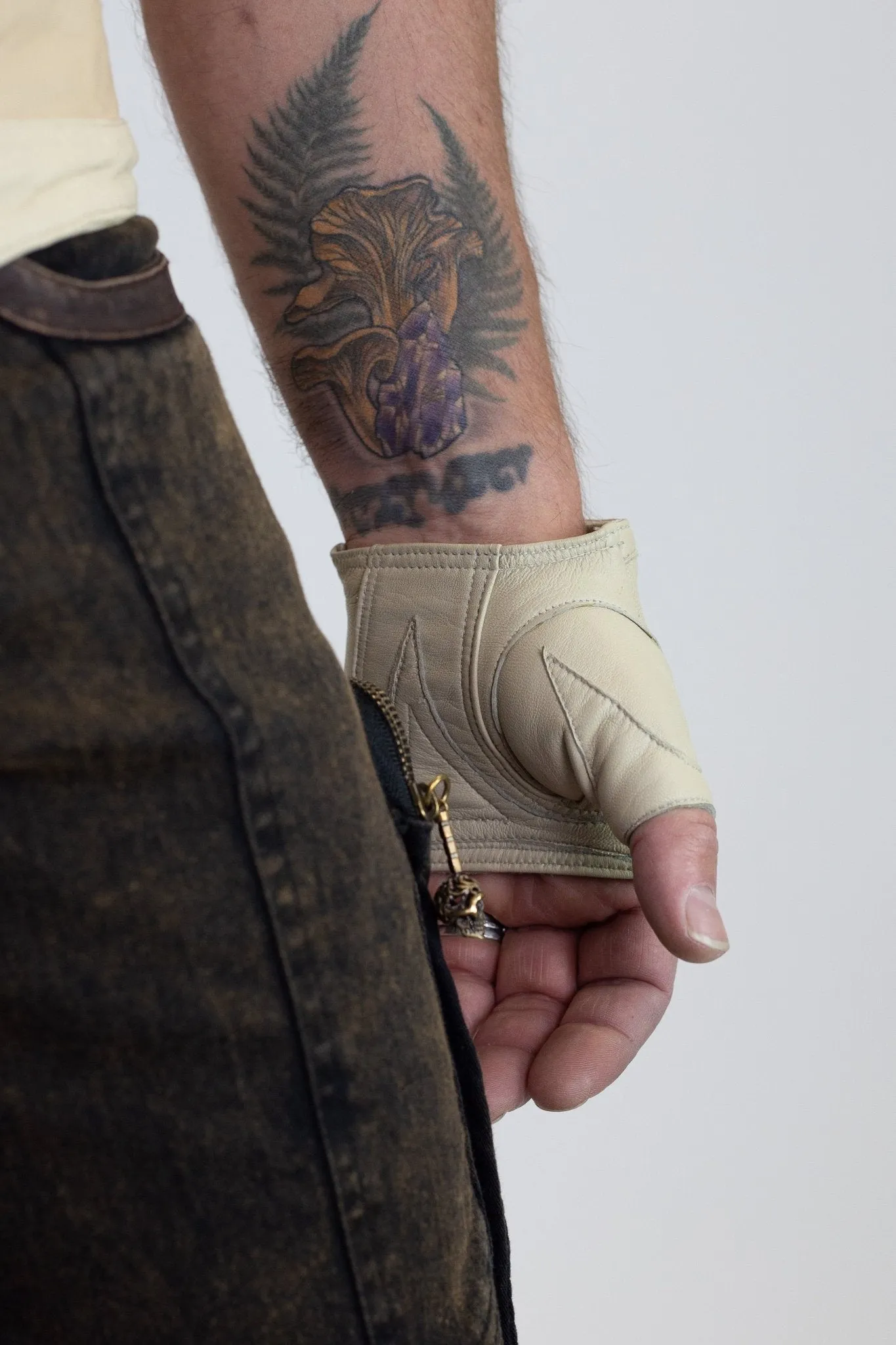 Aeolian Gloves