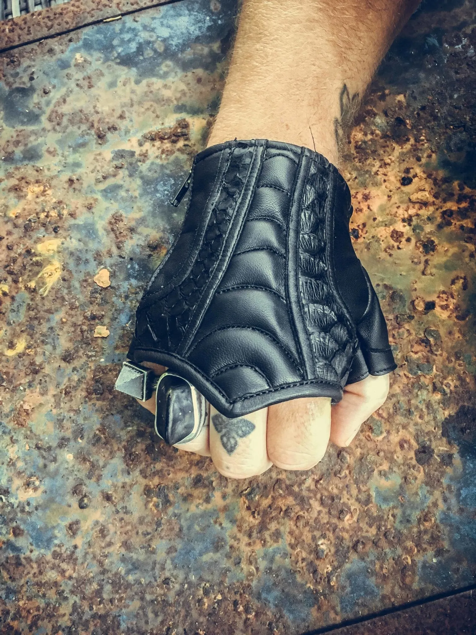 Aeolian Gloves