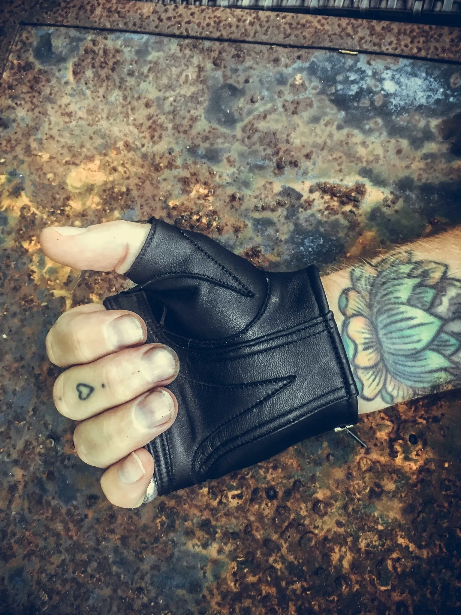 Aeolian Gloves