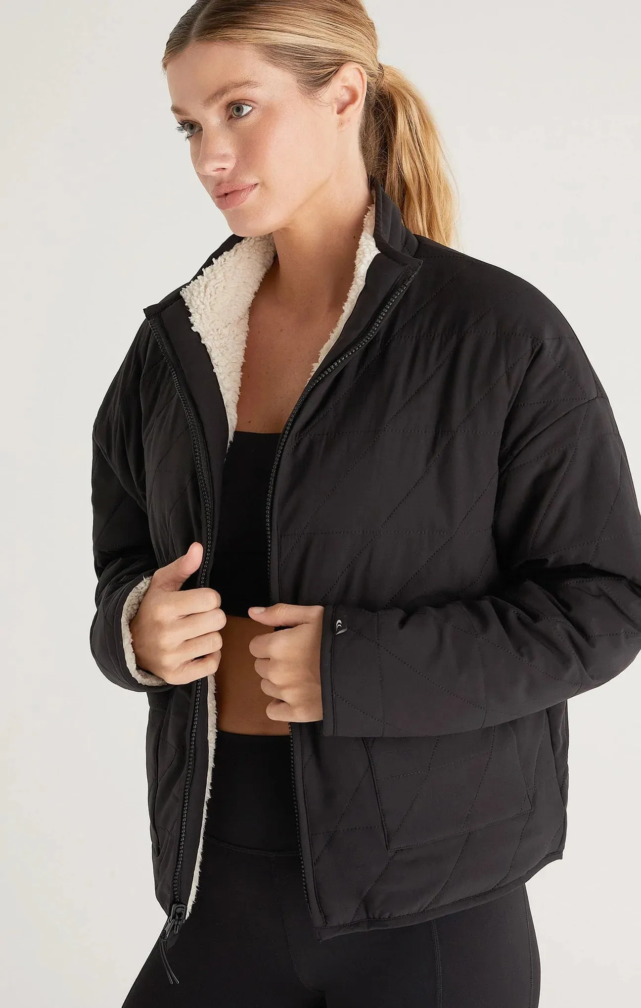 ON-THE-GO REVERSIBLE QUILTED SHERPA JACKET