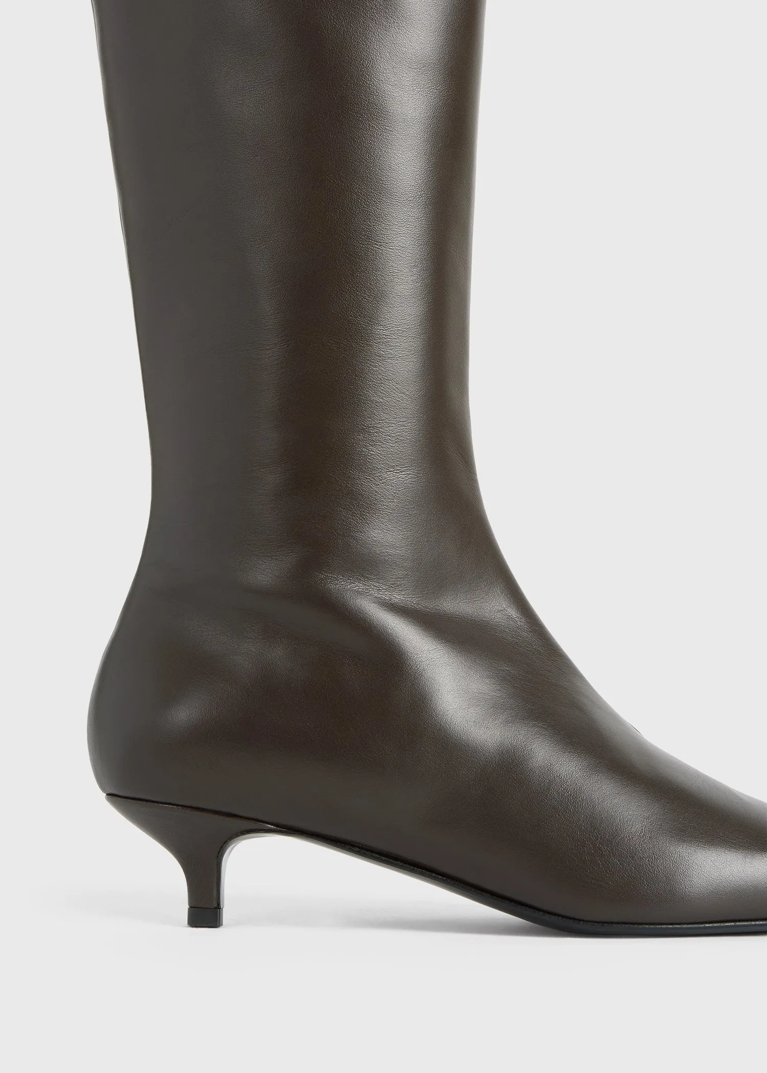 Slim leather knee-high boots bark