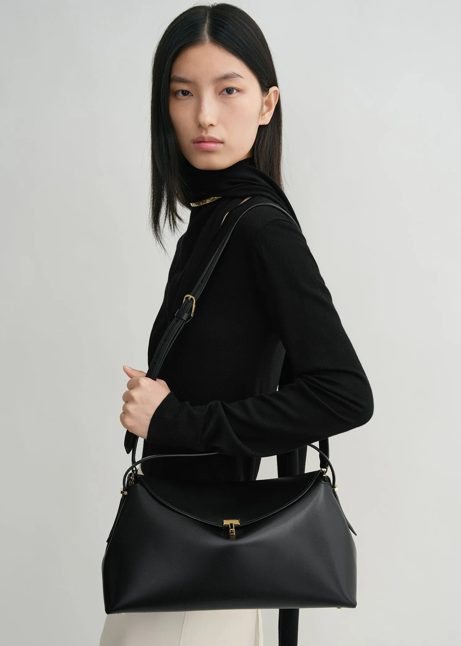 T-Lock leather top handle black