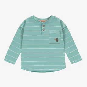 T-shirt à manches longues bleu-vert à rayures avec col henley en jersey, bébé || Blue-green striped long sleeves t-shirt with henley collar in jersey, baby