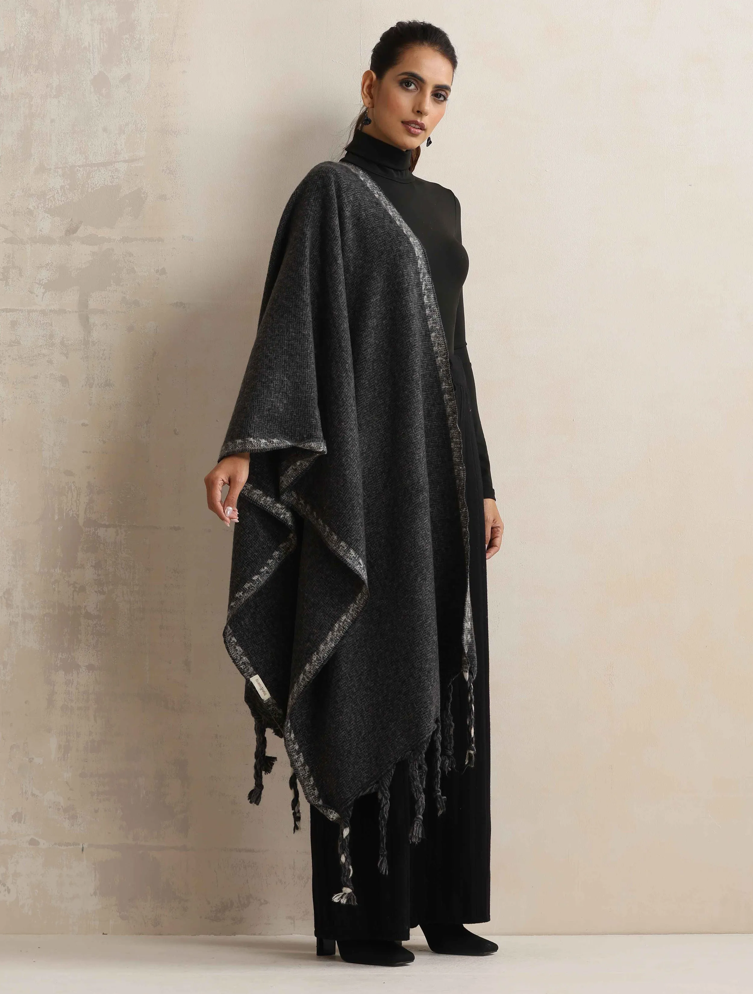 trueBrowns Black Tassel Woollen Stole